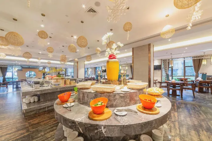 Синъи: Lake International Hotel