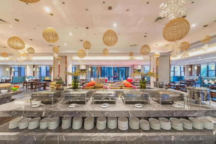 Синъи: Lake International Hotel