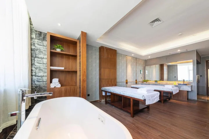 Синъи: Lake International Hotel