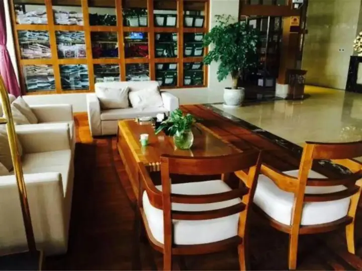 Шангри-Ла: Aijia Jiaotong Hotel