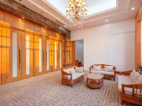 Циньхуандао: Beidaihe Yuehua Hotel(Tiger Stone Bath Shop)