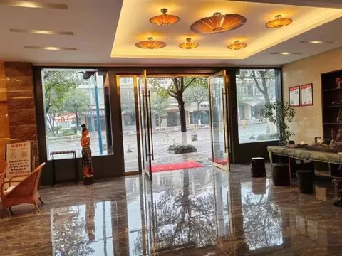 Цюйцзин: Luoping Golden Valley Taijia SPA Hotel