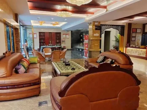 Цюйцзин: Luoping Golden Valley Taijia SPA Hotel