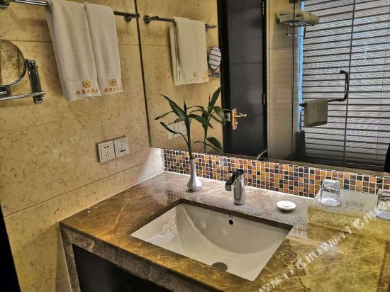 Шанграо: Wannian Shennong Maison New Century Hotel