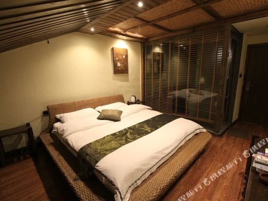 Сянси: Xifeng Shouma Hostel Huilongge