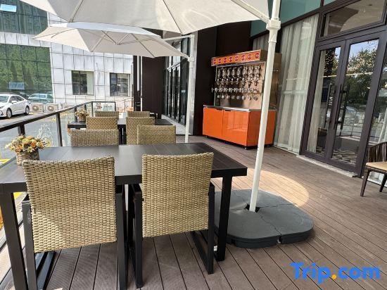 Циндао: Home Inn Plus (Qingdao Yinchuan West Road, Qingdao University)
