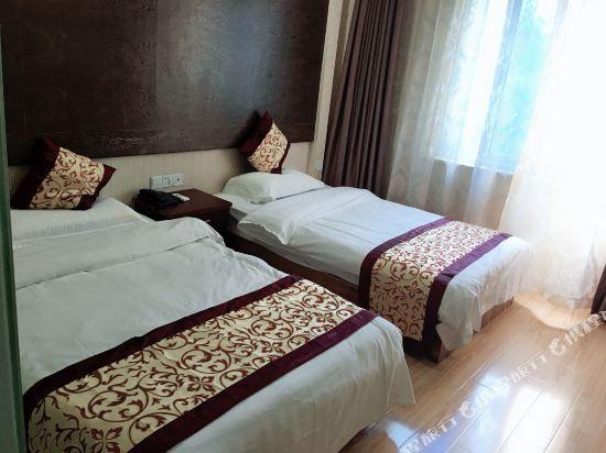 Цзясинь: Xinlingyue Hostel