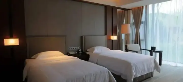Пекин: Swan Lakeview Hotel