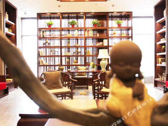 Яньчэн: Book Impression Hotel