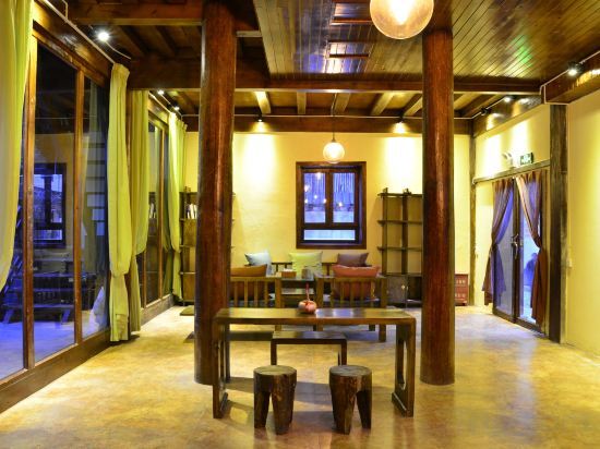 Шангри-Ла: Meri Garden Inn