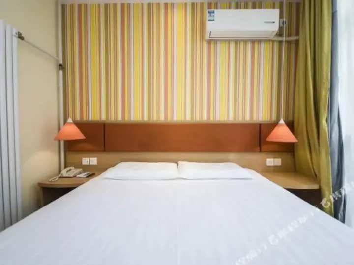 Циньхуандао: Home Inn Qinhuangdao Nandaihe Tourist Center