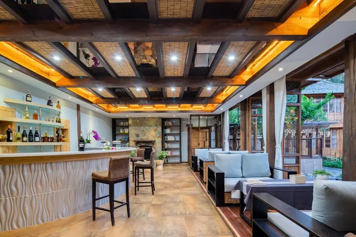 Лицзян: In The Clouds Boutique Inn