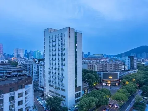 Ханчжоу: Duojiangnan Hotel (Yintai Department Store, Linping Pedestrian Street, Hangzhou)