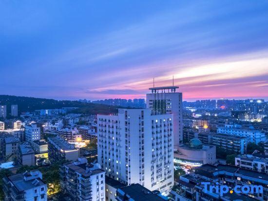 Ханчжоу: Duojiangnan Hotel (Yintai Department Store, Linping Pedestrian Street, Hangzhou)