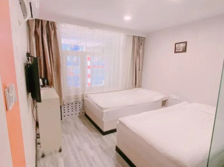 Харбин: Xilong Hotel (Harbin Central Avenue Children's Hospital)