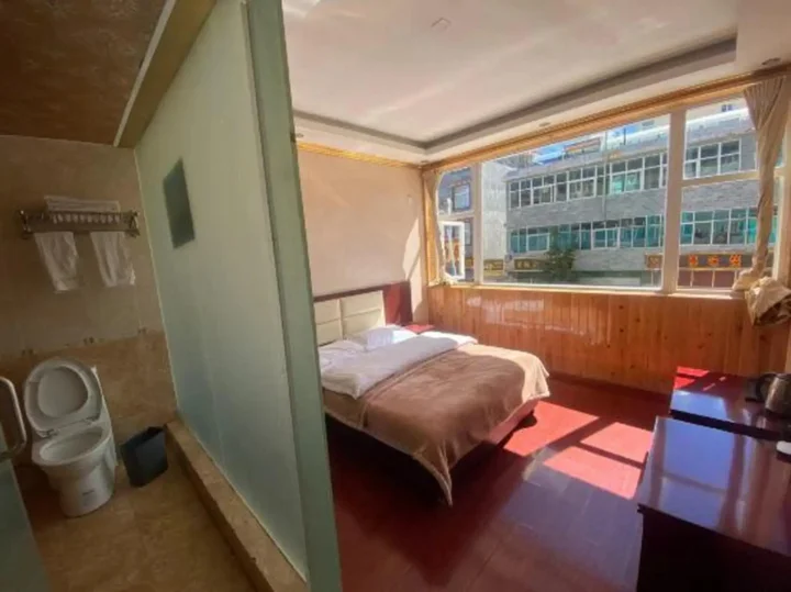 Шангри-Ла: Yongqing Business Hotel