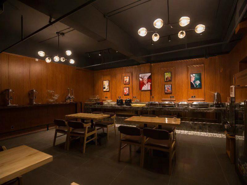 Кайфын: James Joyce Coffetel·Kaifeng Drum Tower