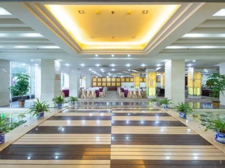 Дунъян: Dongyang Building (Dongyang Center Branch)