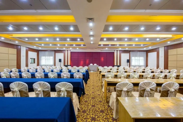 Дунъян: Dongyang Building (Dongyang Center Branch)