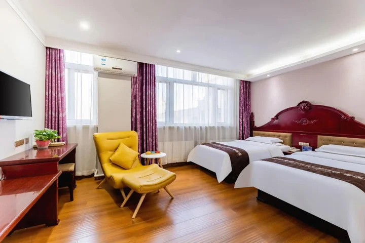 Хух-Хото: Junyi VIP Hotel (Runyu Home Store, University of Technology)