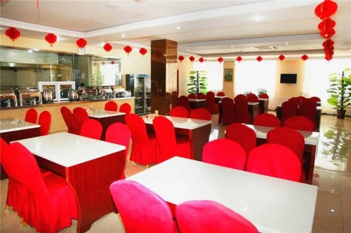 Хух-Хото: Junyi VIP Hotel (Runyu Home Store, University of Technology)