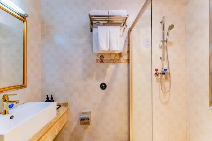 Хух-Хото: Junyi VIP Hotel (Runyu Home Store, University of Technology)