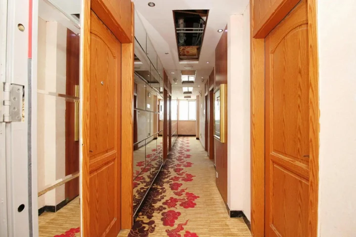 Хух-Хото: Junyi VIP Hotel (Runyu Home Store, University of Technology)
