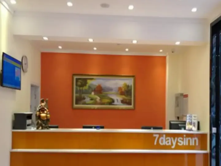 Джин-Чжоу: 7 Days Inn (Jianli Yusha Avenue)