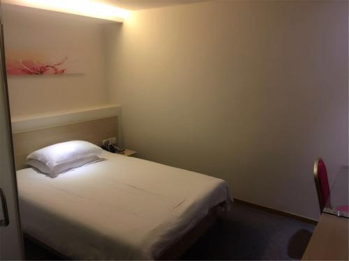 Хух-Хото: Home Inn Huayi Hotel (Yuquan District Tongda South Station)
