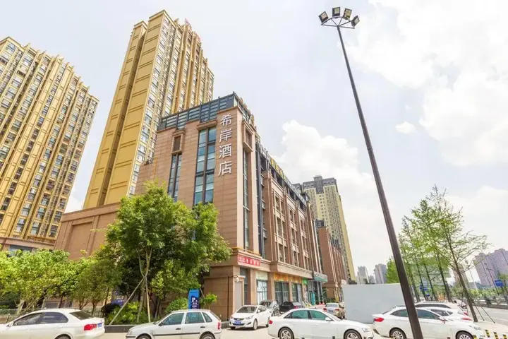 Чэнду: Xana Hotelle Chengdu Railway East Station West Square