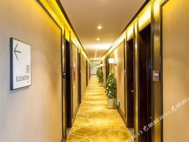 Чэнду: Xana Hotelle Chengdu Railway East Station West Square