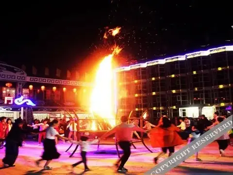 Чжанцзякоу: Zhongdu Jixiang Sanbao Yingpan Hotel