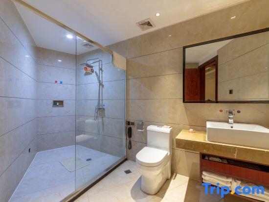 Чунцзо: Huashan Hot Spring International Hotel