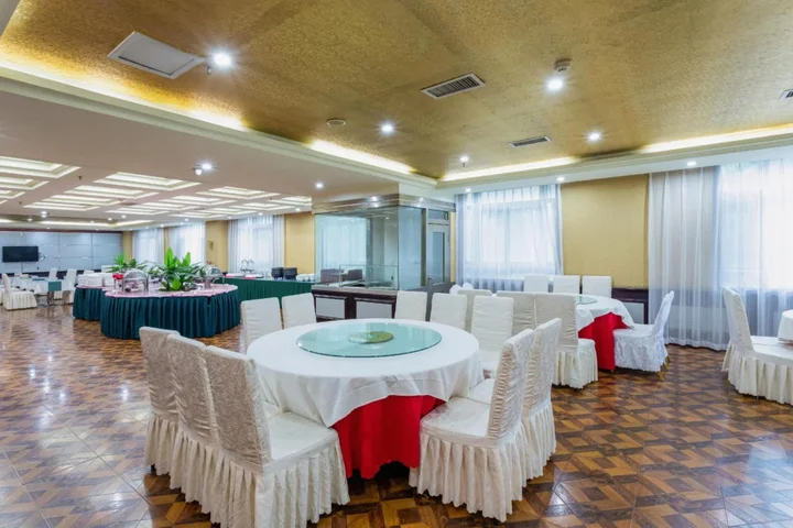 Цзуньи: Forest Hotel Zunyi