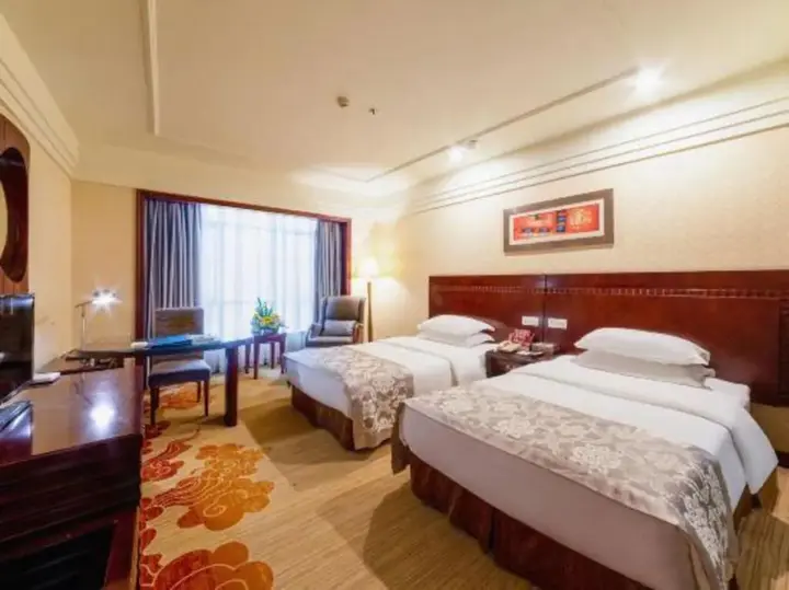Цзуньи: Forest Hotel Zunyi