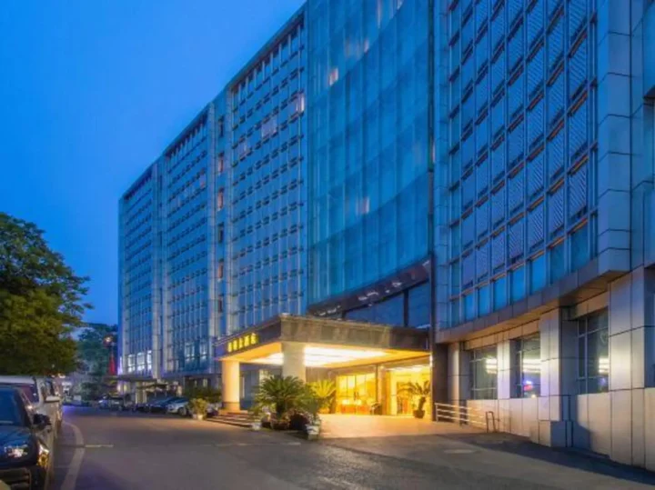 Цзуньи: Forest Hotel Zunyi