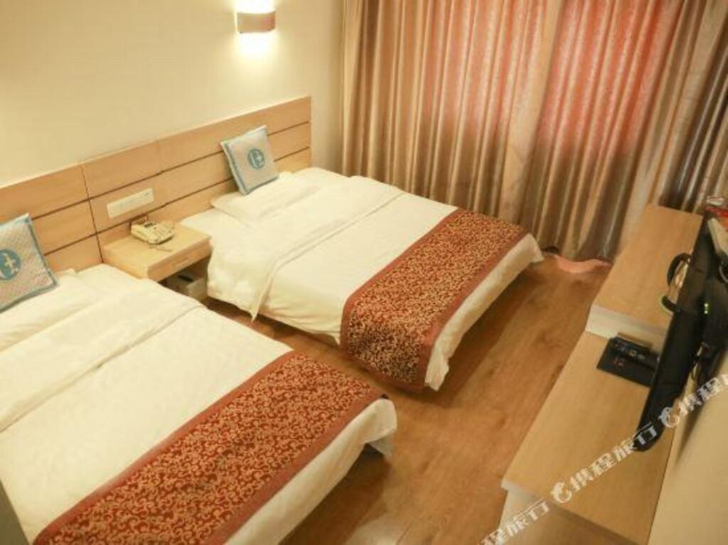 Чжанцзякоу: Yijialong Express Hotel (Zhangjiakou South Railway Station Construction Engineering College Store)