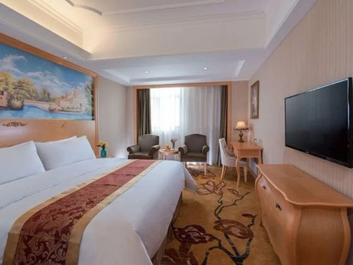 Шэньчжэнь: Vienna hotel lee moma store