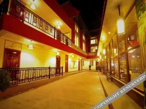 Цзючжайгоу: Jiuzhaigou is on the road hotel