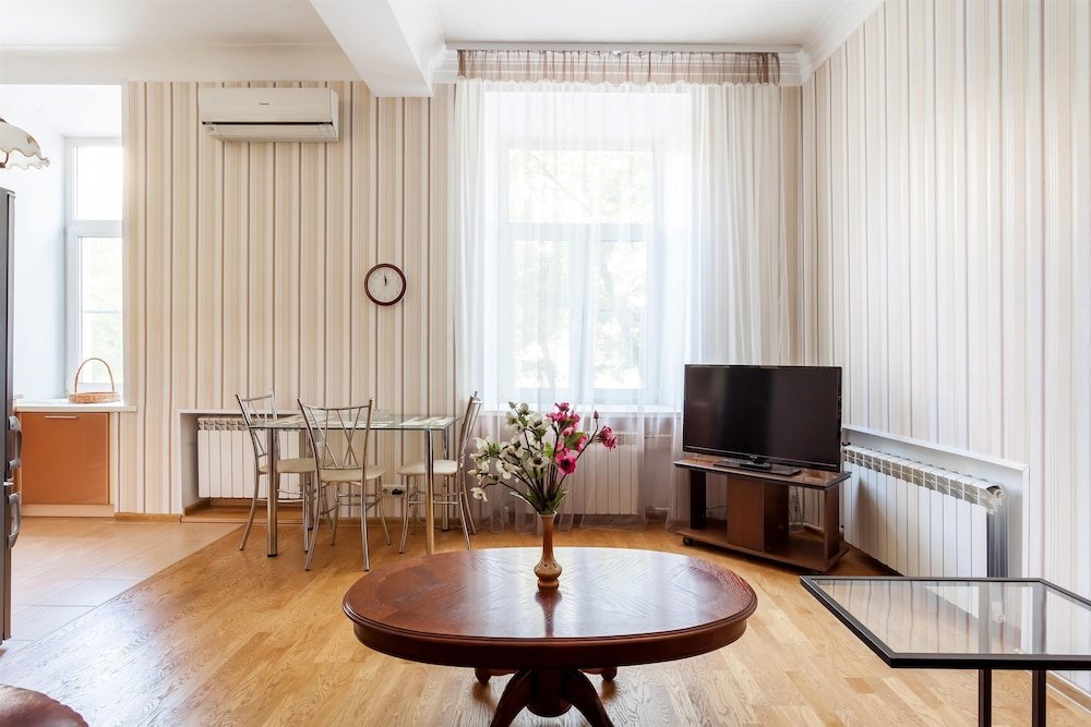 Москва: ApartLux на наб. Шевченко