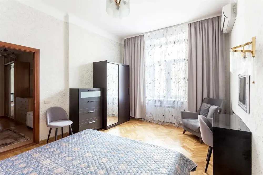 Москва: ApartLux на наб. Шевченко