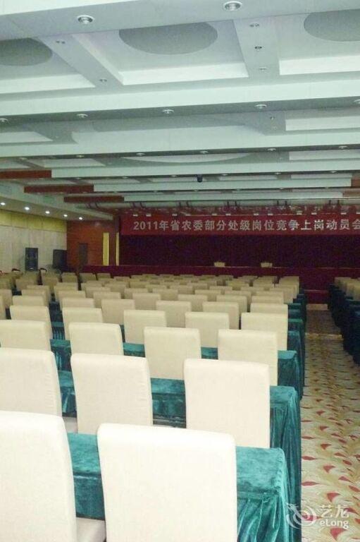 Нанкин: Vienna Hotel Nanjing Longjiang