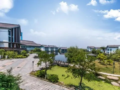 Шаоксинг: Caoejiang Yacht Resort Hotel