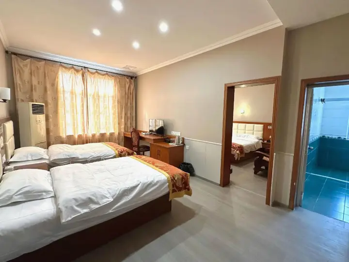 Аньцин: Kaiyue Hotel