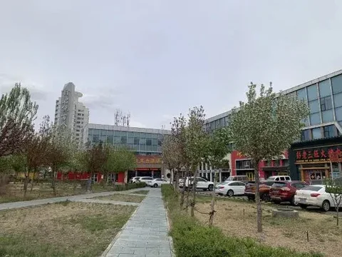 Карамай: Junyue Baihe Theme Hotel