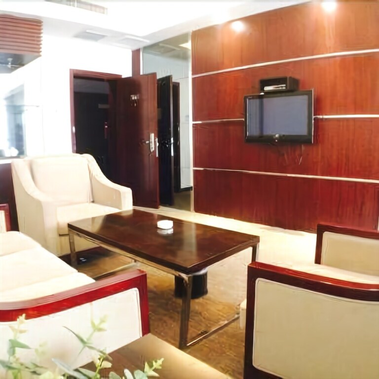 Кайфын: Jinyue Business Hotel