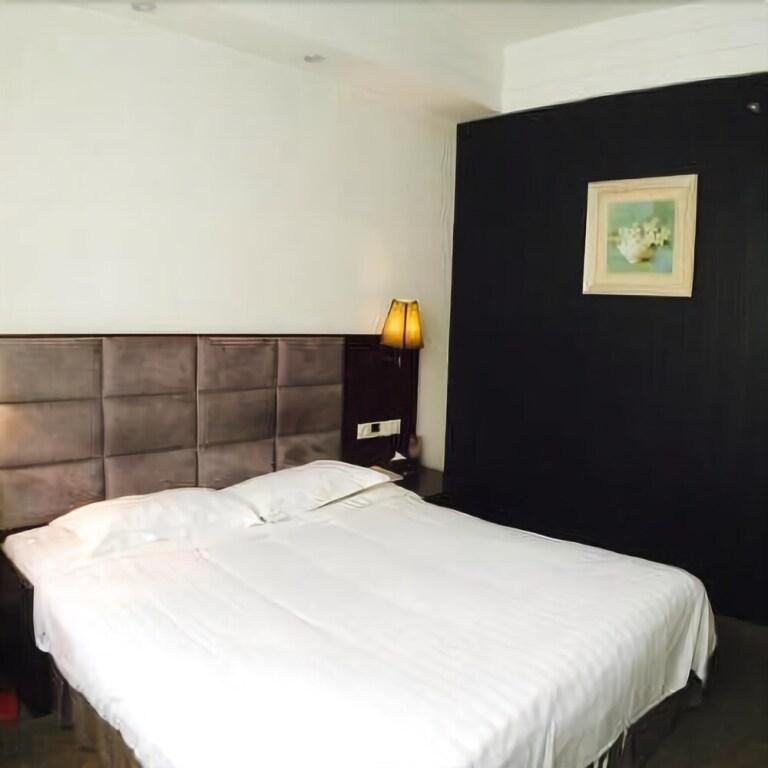 Кайфын: Jinyue Business Hotel