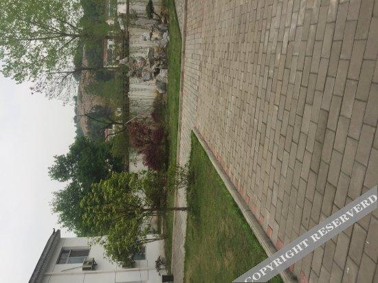 Луань: Hongshan inn