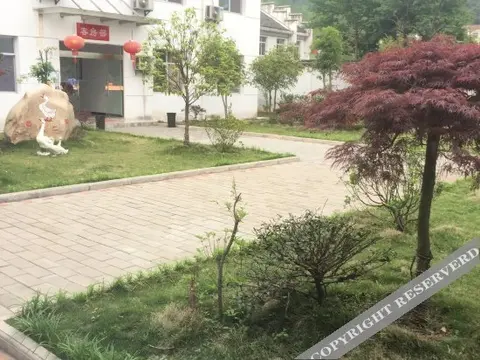 Луань: Hongshan inn