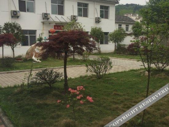 Луань: Hongshan inn